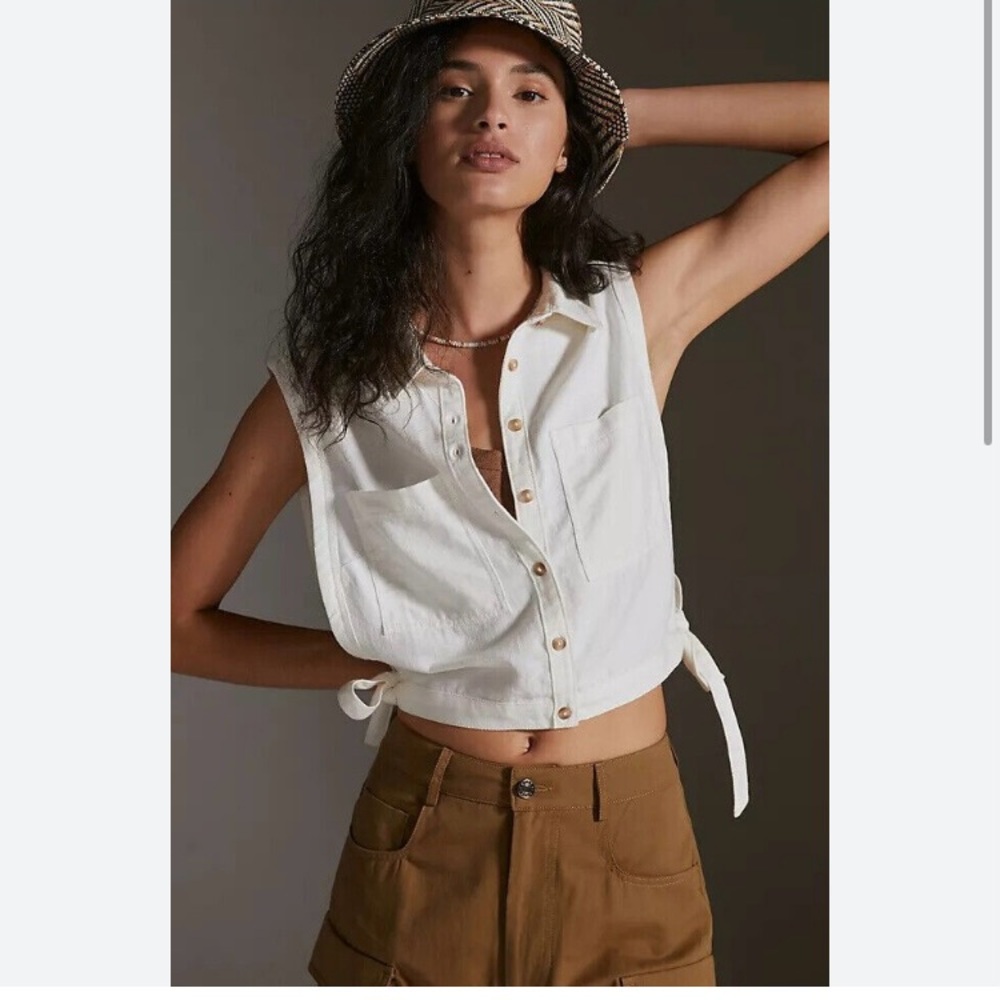 Pilcro Dickie Button Down Vest in White